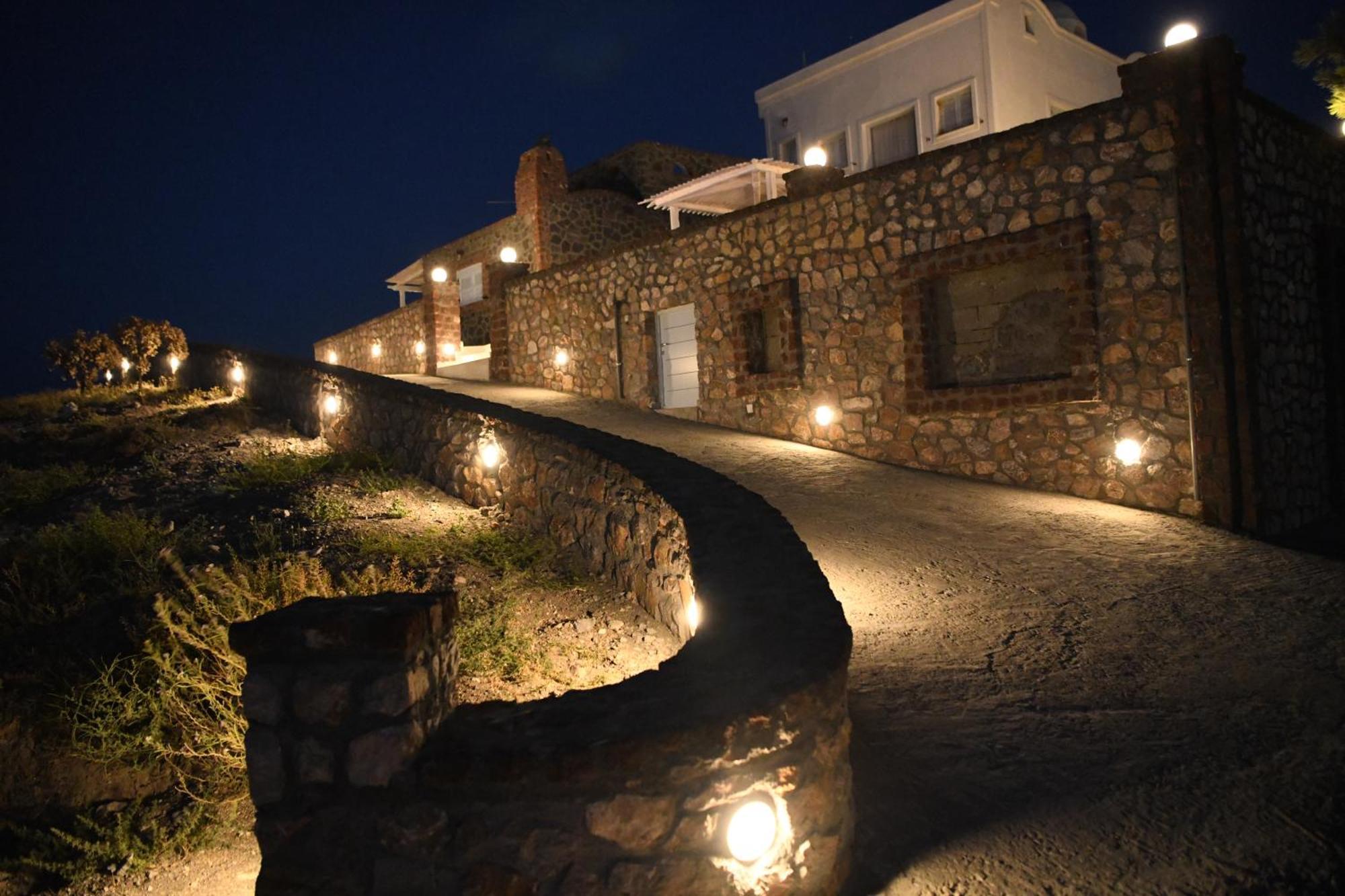 Starlight Luxury Seaside Villa & Suites Imerovigli  Bagian luar foto